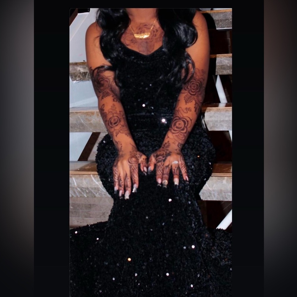 black sequins dress